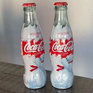 Coca Cola Holiday 2005 Bottles Red and White Pooar Bear Design Set of 2 Unopened